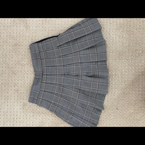Aritzia Plaid Skirt - Picture 4 of 4